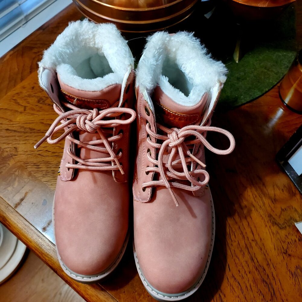 Quatchi Pink Faux Shearling Lined Lace-Up Boots EU 38 NWOT